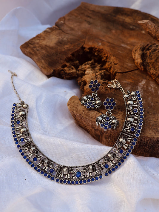 Mihika necklace with earrings